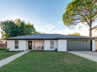 2717 Prestondale Dr, Hurst, TX 76054