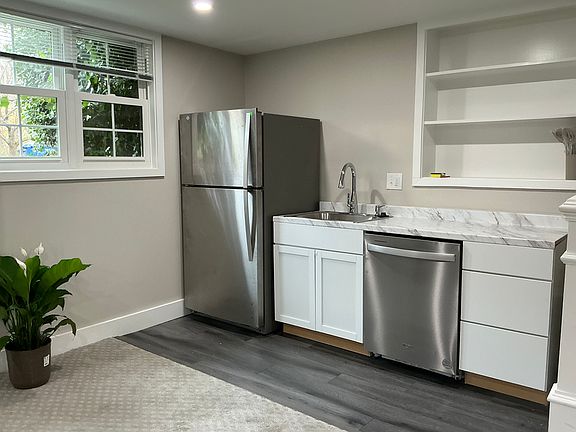 Newly modeled kitchen (2)