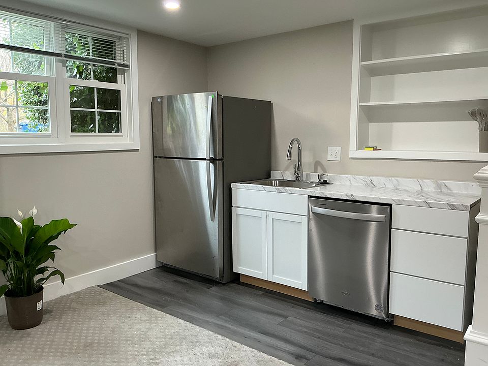 Newly modeled kitchen (2)