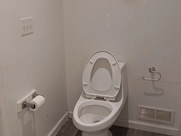 Grammery Court Apartments — Photo 31