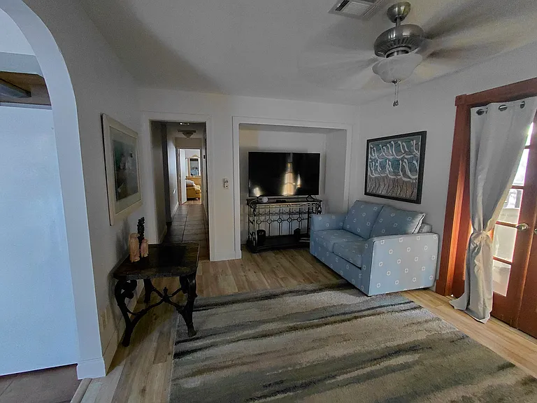 561 Falkland Rd — Photo 6