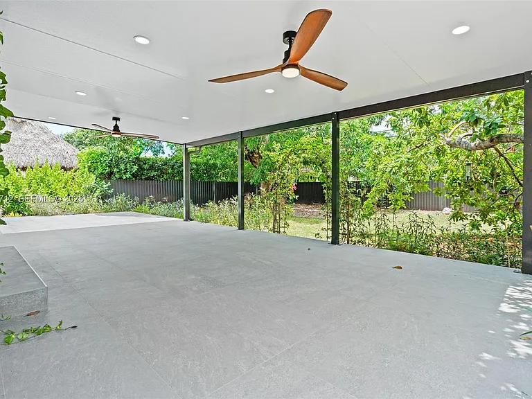 56 Whitethorn Dr — Photo 23