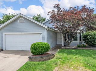 37 Kingspointe Dr, Saint Peters, MO 63376