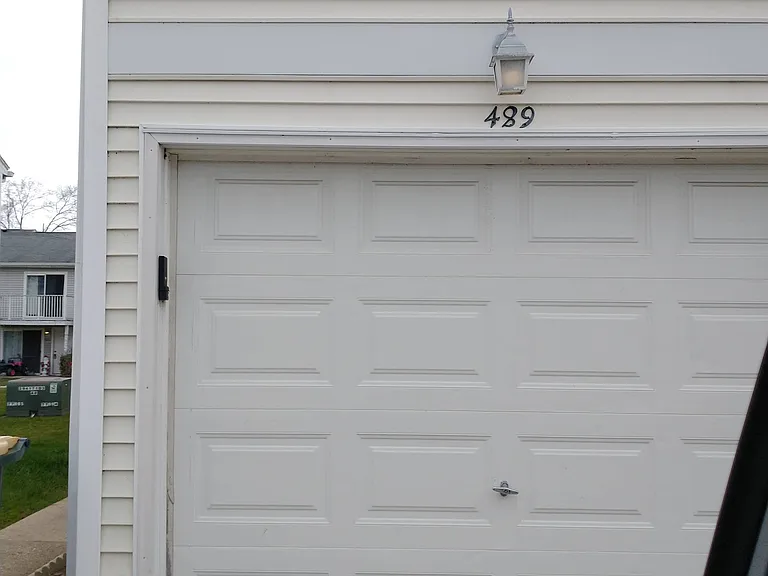489 Meadow Green Ln — Photo 1