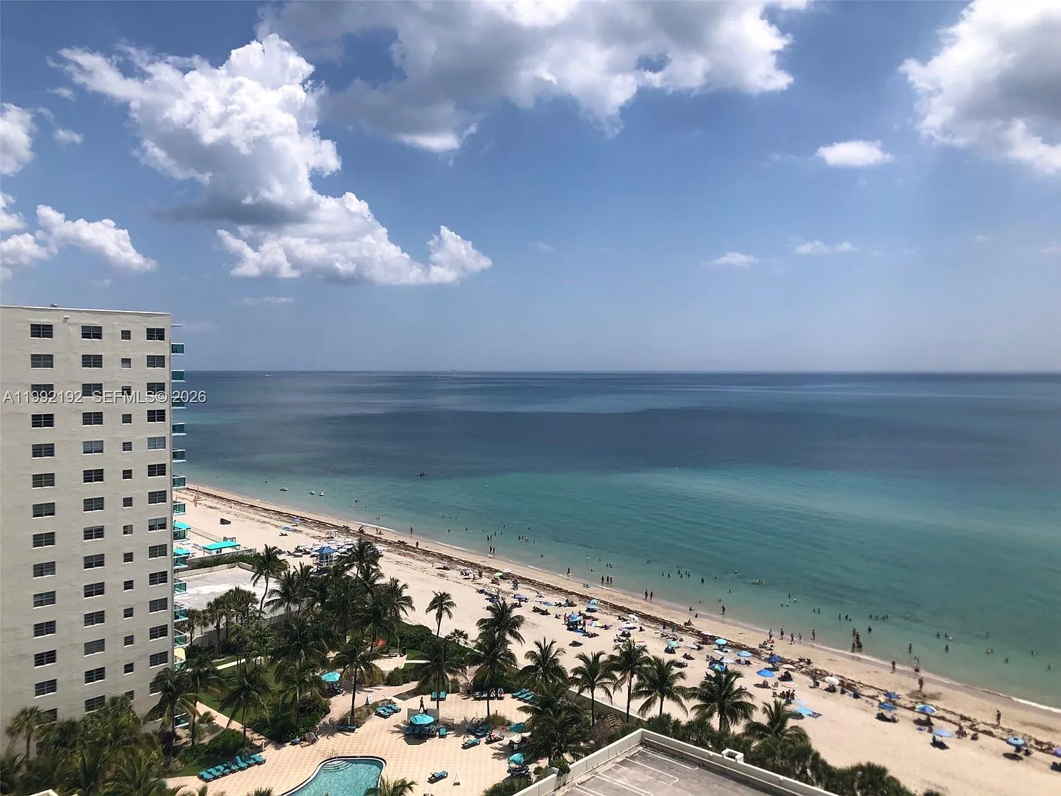 Tides On Hollywood Beach — Photo 1