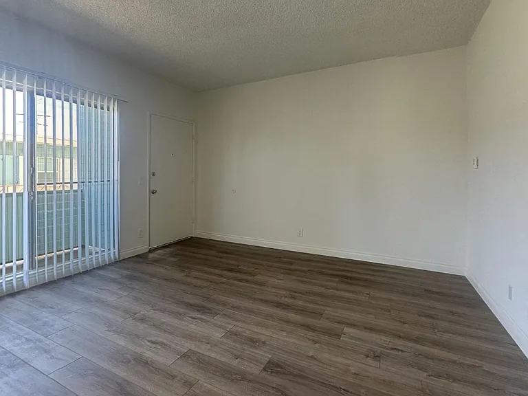 SAT - 17808, 17818, 17828 Saticoy — Photo 7