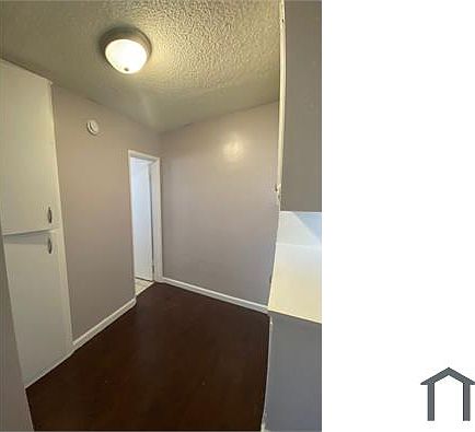 3rd image of 12117 York Ave APT E