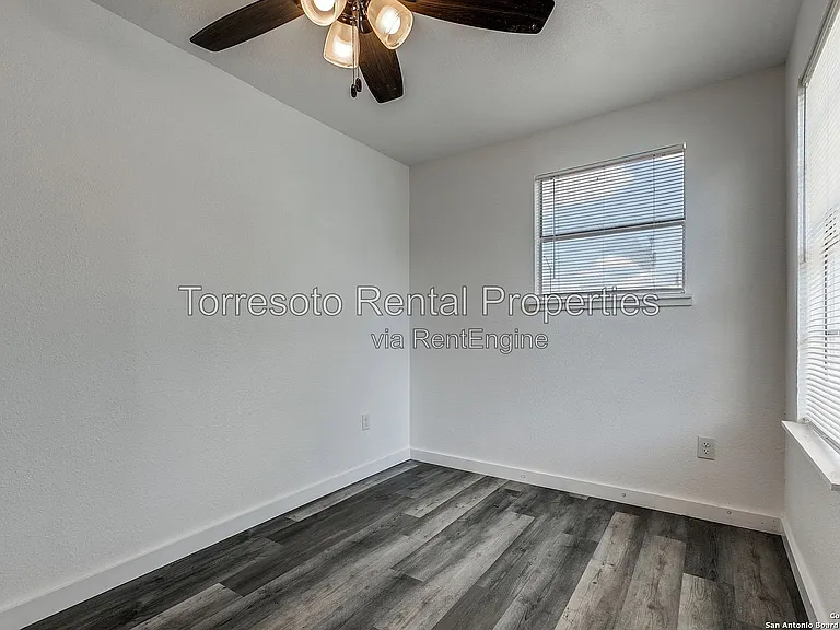 611 Rochambeau St — Photo 21