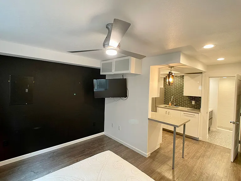 2220 Leon St #103 — Photo 4