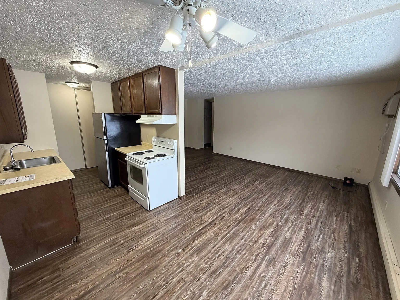 Crestview Manor Apartments — Photo 4