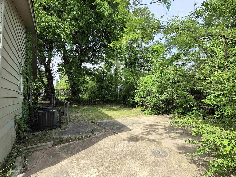 2100 Riverside Blvd — Photo 10