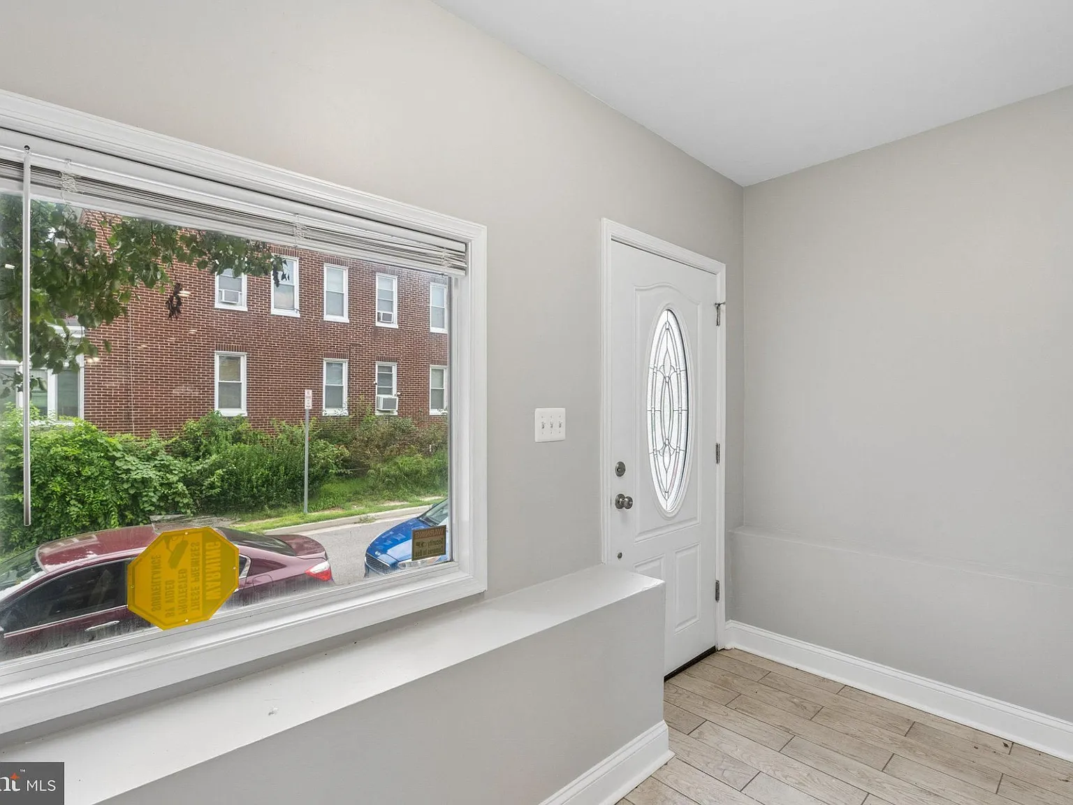 5 bed, 2.0 bath, 1812 sqft, $3,300 — Photo 3