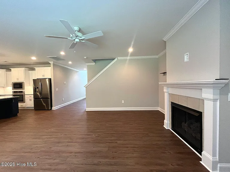 404 Endicott Ct — Photo 10