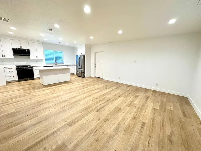 4493 W Wharton Dr — Photo 8