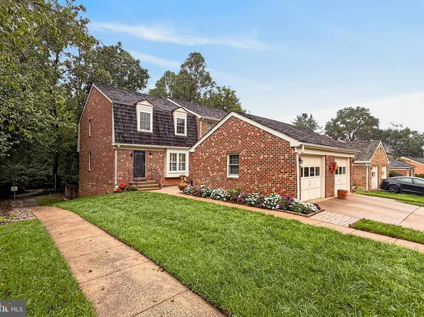 2922 Oakborough Sq, Oakton, VA 22124