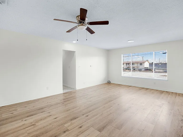 Golden Date Apartments — Photo 20