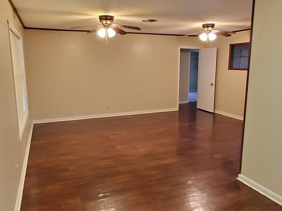4th image of 416 Greenway St