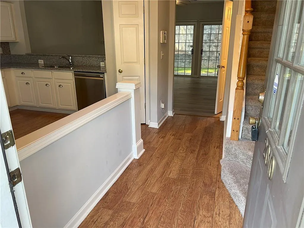 2 bed, 2.5 bath, 1370 sqft, $2,000 — Photo 3