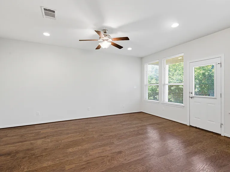 2105 Town Centre Dr #27 — Photo 5