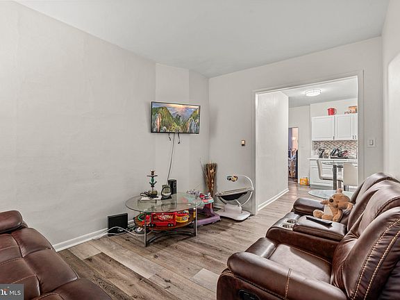 5th image of 6122 Gillespie St