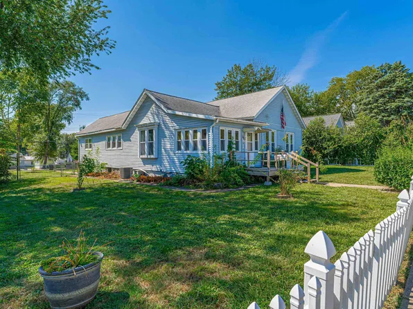 647 6th St, Lincoln, IL 62656