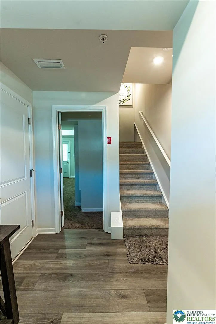 4 bed, 2.5 bath, 1500 sqft, $2,700 — Photo 4