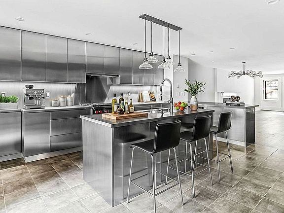 5th image of 37 W 94th St