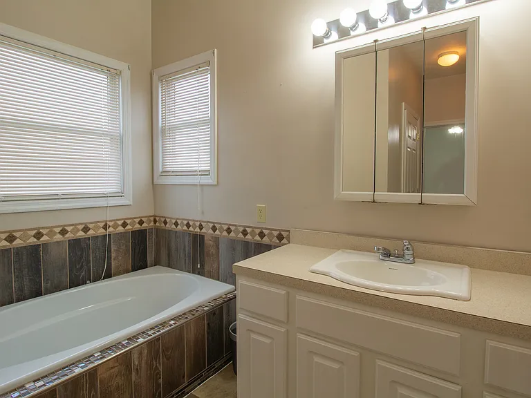 918 Harold Ave #918 — Photo 25