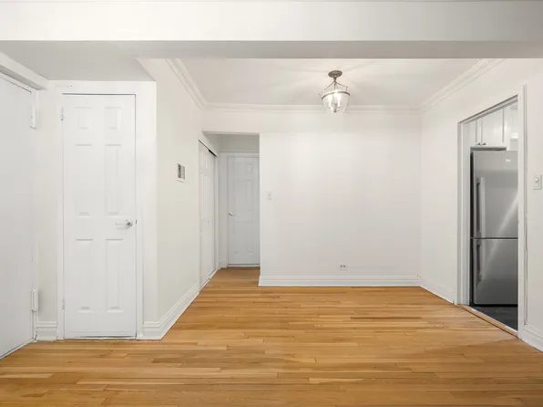 305 East 72nd Street image 5 of 10