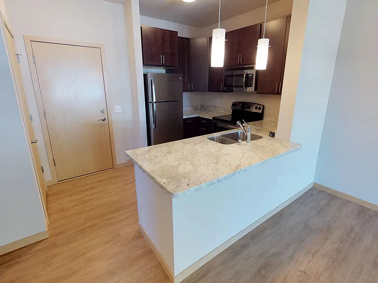 902 Drake St — Photo 28