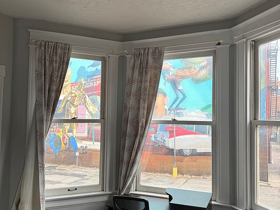 5th image of 914 Race St APT 2