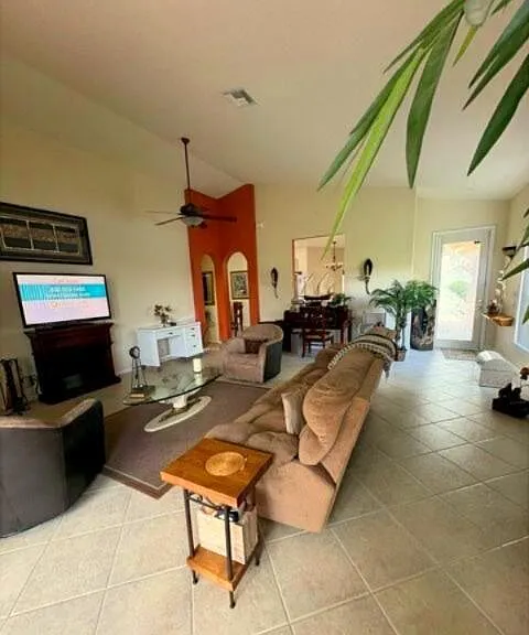 471 Lismore Ln — Photo 4