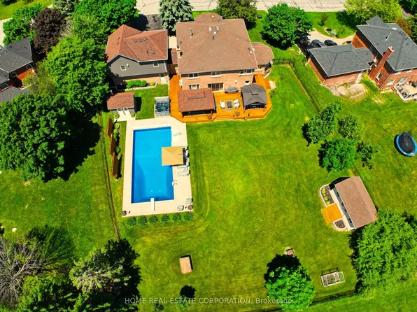14 Hawthorne Rd, Mono, ON L9W 6G7