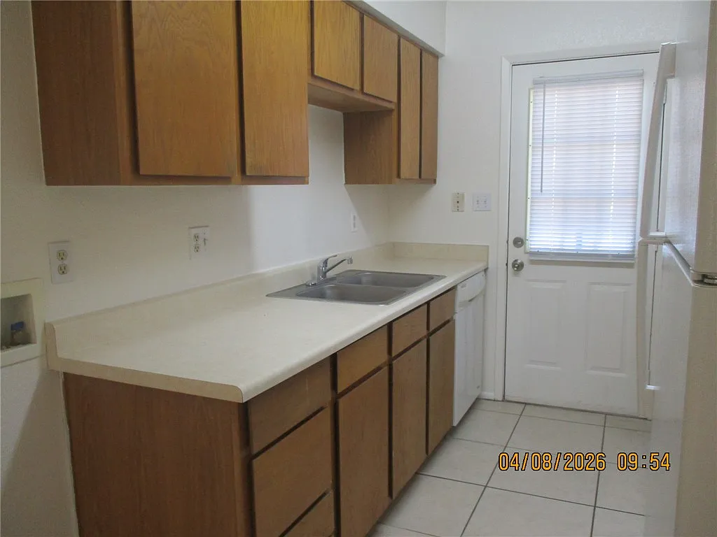2 bed, 1.0 bath, 720 sqft, $945 — Photo 4
