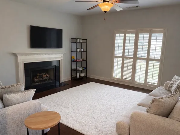 1924 Paddock Path Dr NW, Acworth, GA 30102