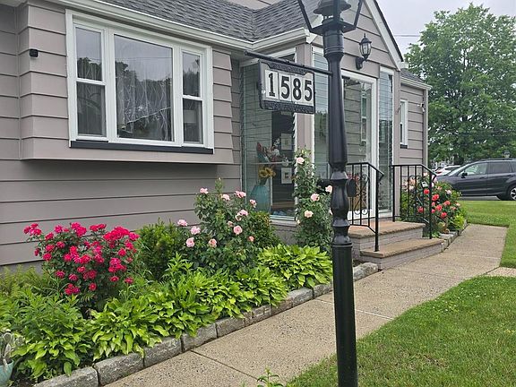3rd image of 1585 Barton Rd