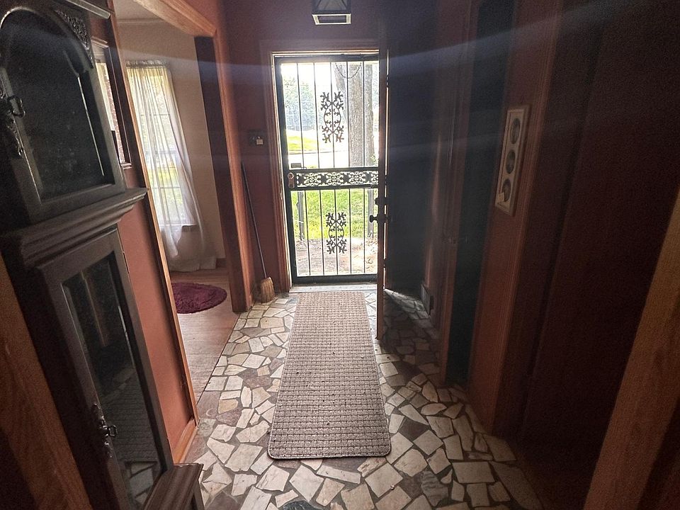 2nd image of 1668 Georgian Dr