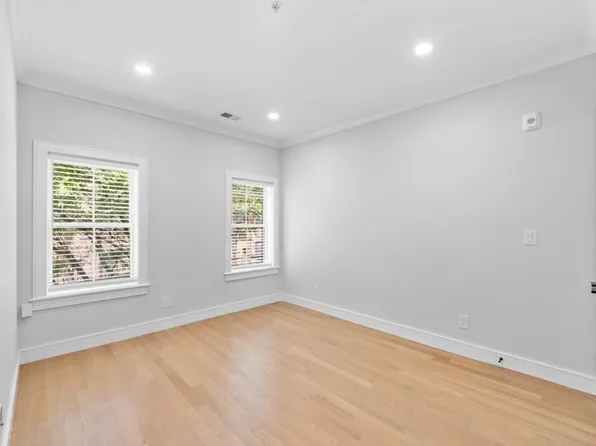 523 Newbury St #4, Boston, MA 02215