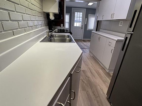 5th image of 8333 Kavanagh Rd