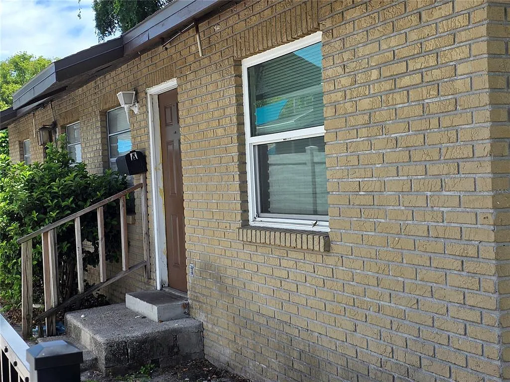 2 bed, 1.0 bath, 900 sqft, $1,400 — Photo 1