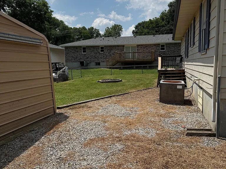 503 E Oliver St — Photo 4