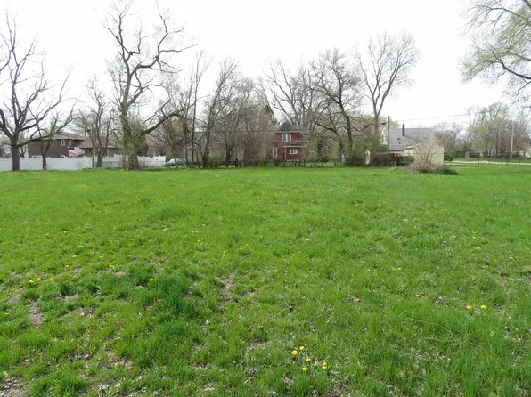 Newell St, Waterloo, IA 50703