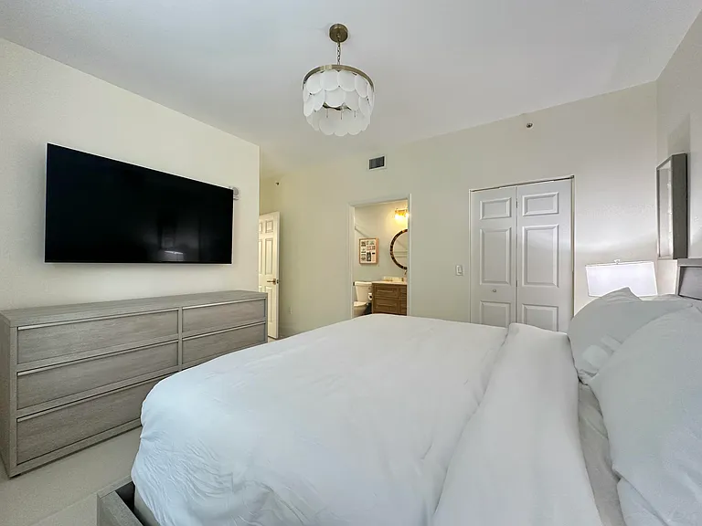 630 Sapodilla Ave #110 — Photo 17