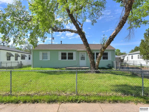 6221 H St, Omaha, NE 68117