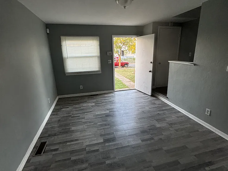 2171 Amherst Ave — Photo 1