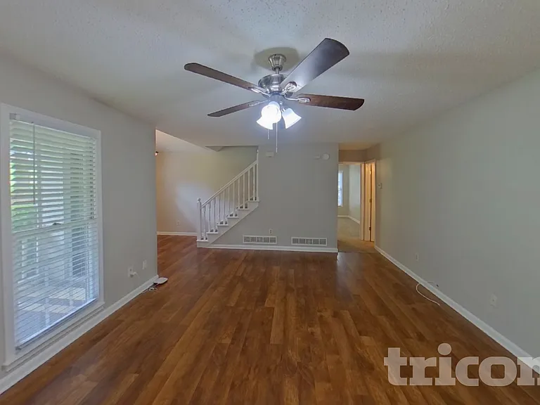 649 Stratford Dr — Photo 3