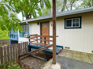 19811 Oak Knoll Dr, Lakehead, CA 96051