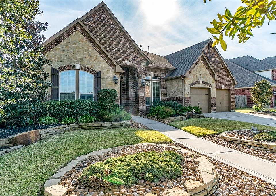 Here's your opportunity to own a fabulous one-story with a lake view in Fairfield, one of Northwest Houston's premier master-planned communities.