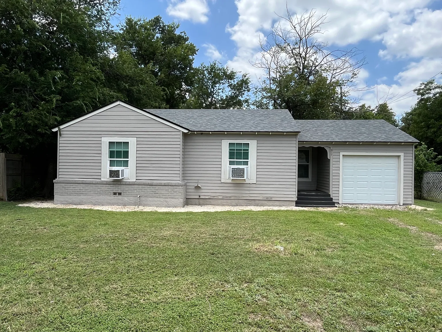 2 bed, 774 sqft, $1,100 — Photo 2