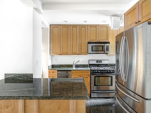 5th image of 227 E 57th St #6AB